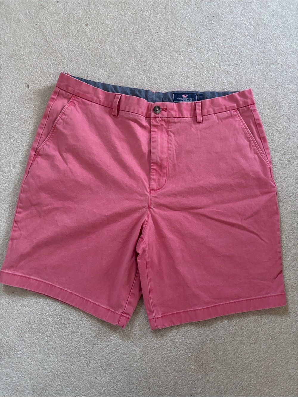 Vineyard vines men’s shorts “Nantucket Reds” size 38